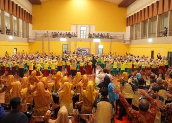 Ratusan Siswa Kampanyekan Gerakan Gemar Makan Ikan di GOR Cisaat