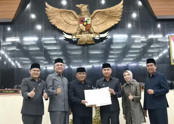 PJ Gubernur Jawa Barat Bey Mahmudin Hadiri Rapat Paripurna Penandatanganan KUA-PPAS TA 2024