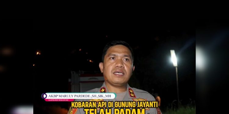 Polres Sukabumi Turun Padamkan Api di Gunung Jayanti Bareng Personel