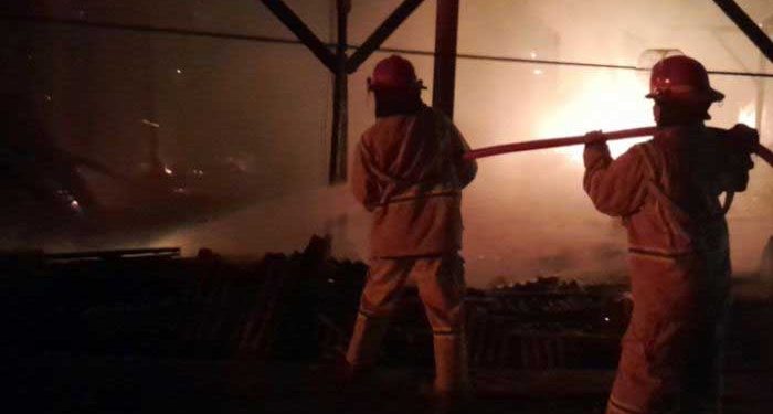 Gara-gara Korsleting Listrik, Tiga Toko di Kebonpedes Dilalap Si Jago Merah