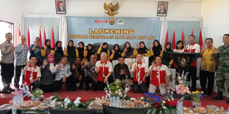Launching Program Kemitraan Kawasan Lestari di Desa Pasawahan, PT. Yakult dan LALI Lakukan Hal Ini