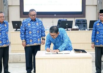 Bupati Sukabumi Saksikan Penandatanganan Pakta Integritas Netralitas PNS dalam Pemilu