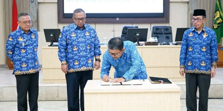 Bupati Sukabumi Saksikan Penandatanganan Pakta Integritas Netralitas PNS dalam Pemilu