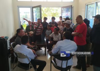 Diduga Kesal Berbulan-bulan Air Tak Mengalir, Puluhan Warga Purwasari Geruduk Perumda Air Minum Cabang Cicurug