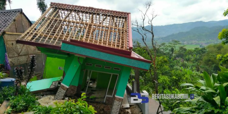 Retakan Tanah di Cireunghas, Satu Rumah Ambruk