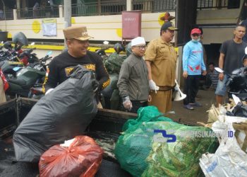 Sambut Hari Juang Siliwangi, Kodim 0607/Kota Sukabumi Bersama Kelurahan Cicurug Operasi Kebersihan di Pasar