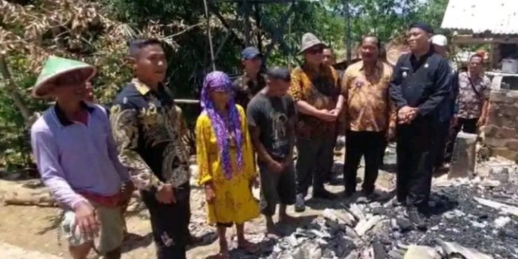 Bupati Sukabumi Bangun Rumah Warga yang Terbakar di Ciemas