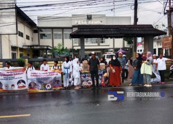 Gandeng INKAI Kabupaten Sukabumi, Pemdes Benda Cicurug Bagikan Ratusan Paket Takjil Jelang Buka Puasa