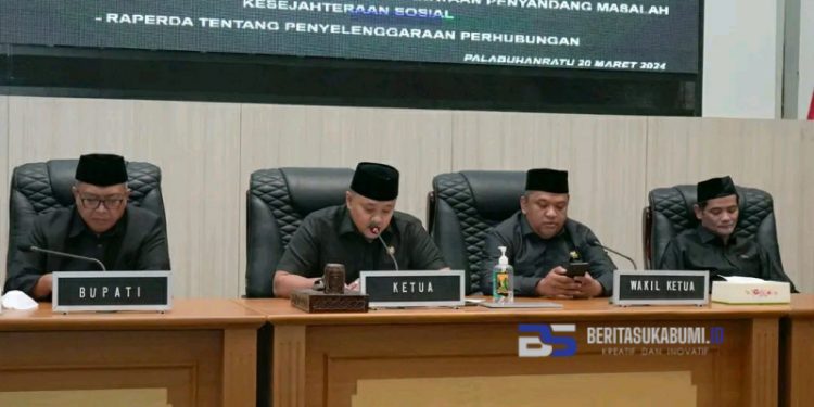 Bupati Sukabumi Sampaikan Pendapat Atas Tiga Raperda Pada Rapat Paripurna DPRD