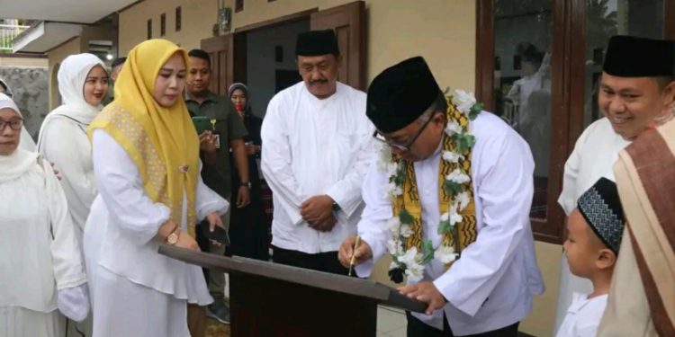Didampingi Asjap, Bupati Sukabumi Resmikan Ponpes Khadimul Muslimin Indonesia di Cicantayan