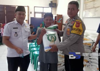 Ratusan KPM di Kelurahan Cicurug Kembali Mendapatkan Bantuan Beras 10 Kg