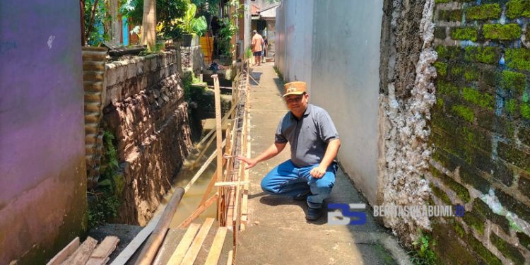 Sering Banjir, Kelurahan Cicurug Lakukan Revitalisasi Saluran Air di Kampung Kebon Cau
