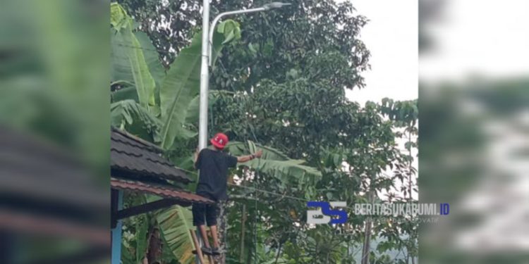 Wujudkan Aspirasi Masyarakat, Dewan Tedi Pasang PJU di Cidahu untuk Masyarakat