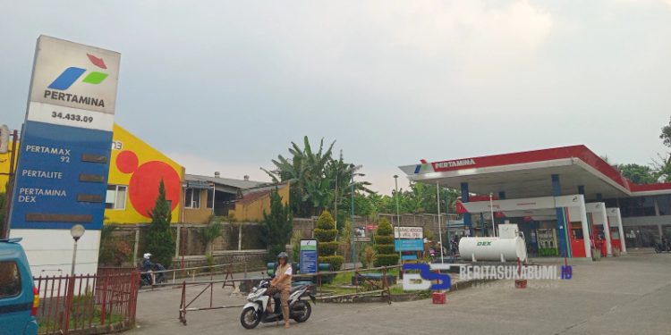 Diduga SPBU di Cicurug Ini Nakal, Jual Pertalite ke Pedagang Eceran dan Minta Uang Rp5000 per Minggu
