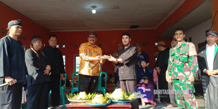 Asep Japar Hadiri Seren Taun di Kasepuhan Girijaya