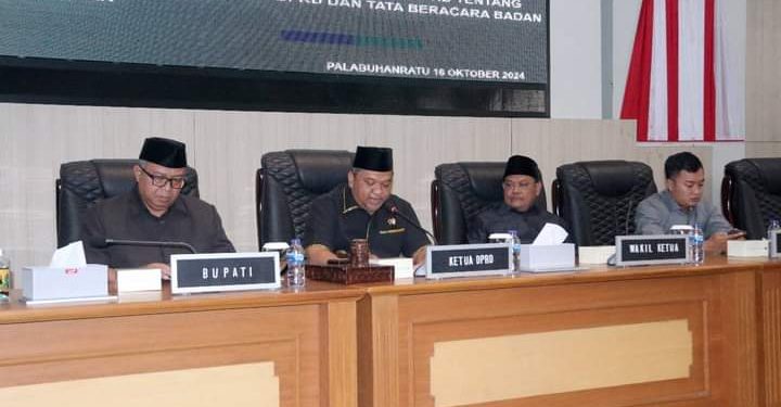 Bupati Sukabumi Hadiri Paripurna DPRD Agenda Pandangan Umum Fraksi Raperda APBD 2025