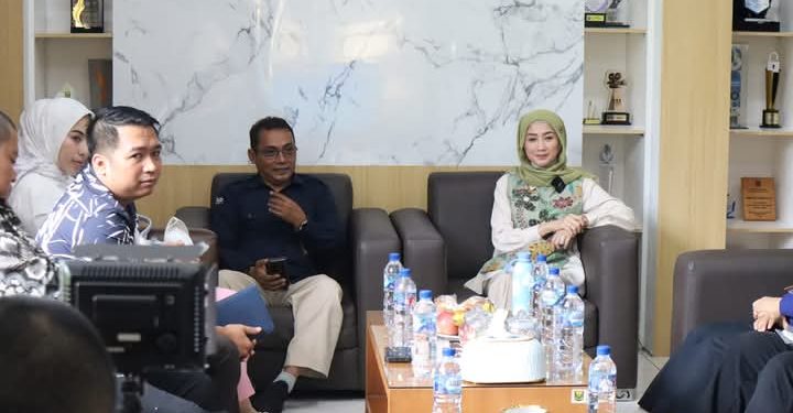 Kunker ke Diskominfosan Kab. Sukabumi, Desy Ratnasari Bahas Akselerasi Layanan Digital