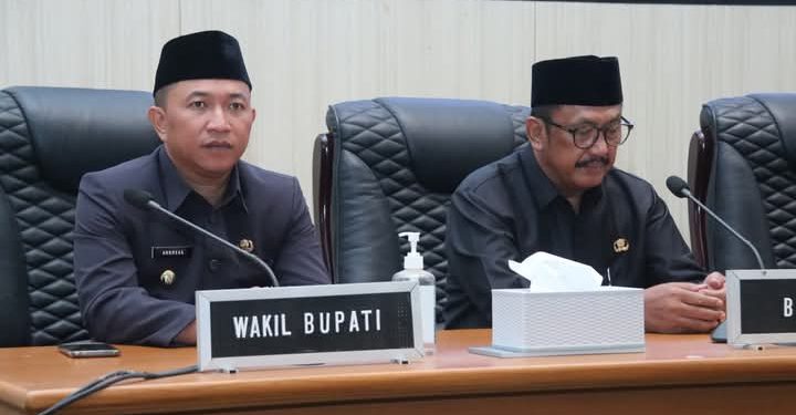 Bupati dan Wakil Bupati Hadiri Rapat Paripurna DPRD Agenda Penyampaian Pandangan Fraksi