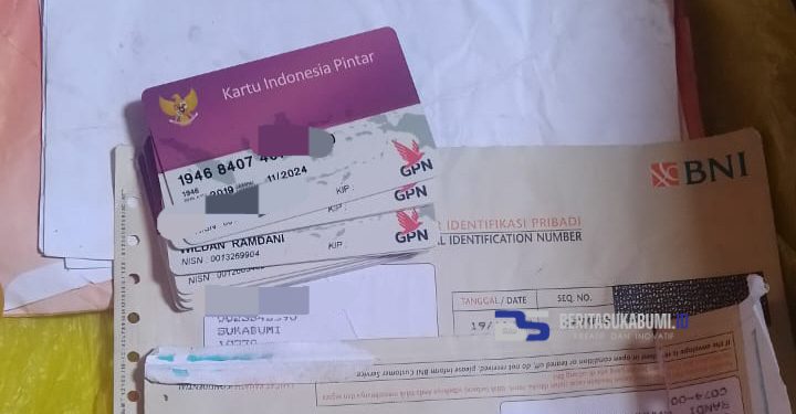 Warga Temukan Puluhan Kartu ATM KIP di Cidahu, Diduga Milik Pelajar SMK Al-Bashriyah