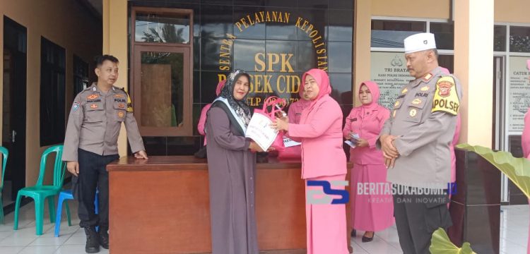 Di Bulan Suci Ramadhan, Polsek Cidahu Salurkan Puluhan Paket Sembako Kapada Masyarakat