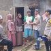 Kades Girijaya Berikan Bantuan Kepada Warga yang Rumahnya Terdampak Longsor