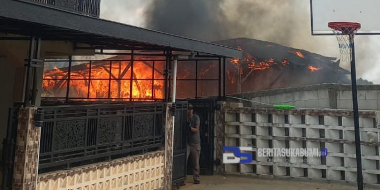 Gudang Penggesekan Kayu di Parakansalak Dilalap si Jago Merah, Begini Kronologisnya!!