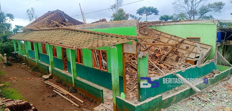 Waduh!! Sekolah MDTA An-Nurul Huda di Nyalindung Sukabumi Sudah Lama Ambruk dan Belum Diperbaiki