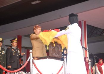 Upacara Penurunan Bendera Merah Putih, Wabup: Refleksi Perjuangan Para Pahlawan Bangsa