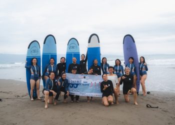 Memberdayakan Perempuan untuk Bersahabat dengan Ombak dan Laut: Girls Day Out Goes Surfing 2025 Berkolaborasi dengan Yummy Dairy di Sukabumi