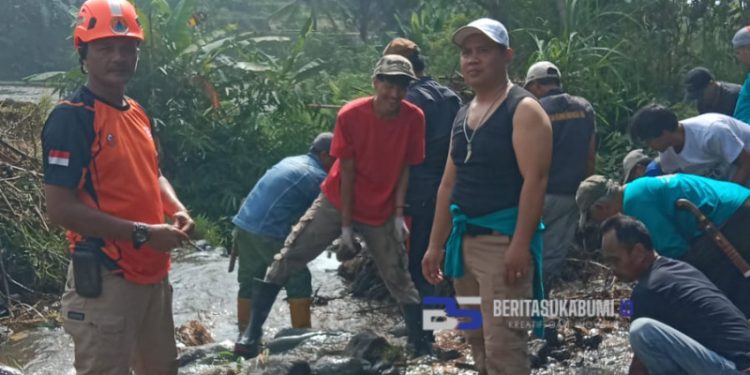 Word Clean Up Day Tahun 2025, Pemdes Cisaat dan Relawan Cigana Bersih-bersih Aliran Sungai
