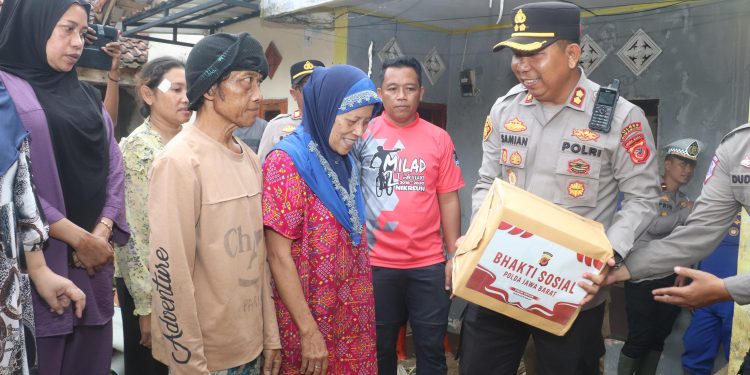 Bhakti Sosial!! Polres Sukabumi Tunjukkan Kepedulian Terhadap Warga Terdampak Bencana Alam di Cikakak