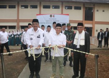 Menko PM Resmikan Gedung Makkah dan Smart Education Center di Ponpes Assalam Puteri Sukabumi