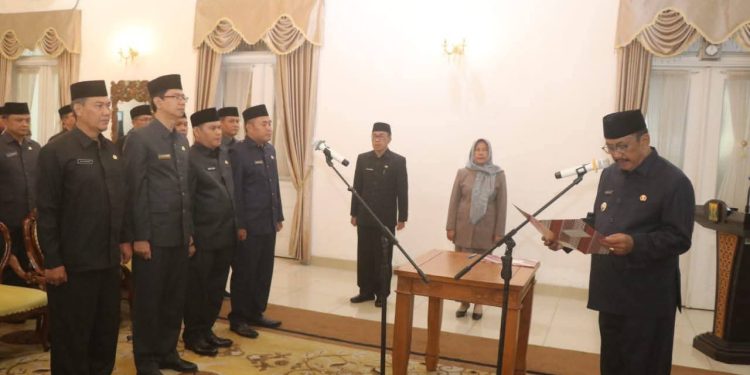 Optimalkan Layanan Publik, Bupati Sukabumi Tekankan Budaya Kerja Baik pada Pejabat yang Baru Dilantik