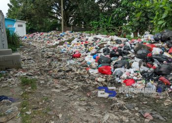 Tumpukan Sampah di Cicurug Keluarkan Bau Tak Sedap, Kadis DLH Tak Respon Saat Diminta Tanggapan