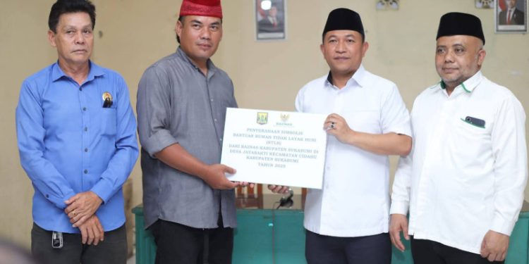 Wabup Sukabumi Serahkan Rumah Layak Huni untuk Warga Jayabakti Cidahu