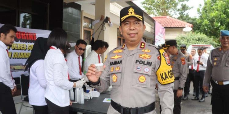 Usai Apel Pagi, Personel Polres Sukabumi Jalani Tes Urine