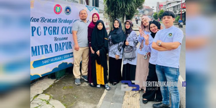 Jelang Buka Puasa, SPPG Leti Tenjoayu 02 Berbagi Takjil Kepada Pengendara yang Melintas di Cicurug