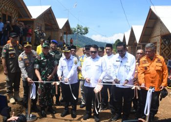 Dampingi Penasihat Khusus Presiden Resmikan Huntap, Bupati Minta Warga Jaga Lingkungan
