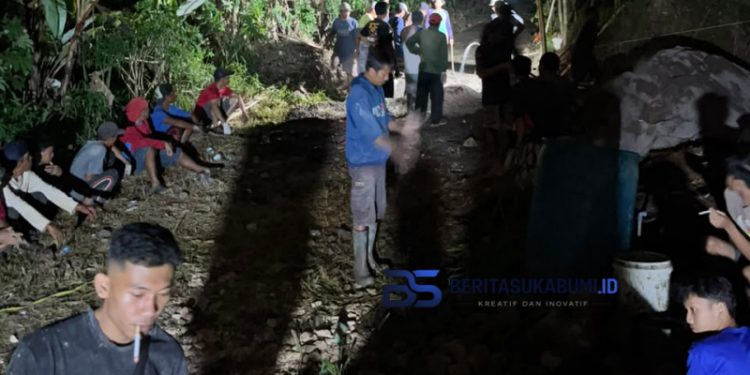 Semangat Gotong Royong Warga Cicohag Wujudkan Jalan TPU yang Layak