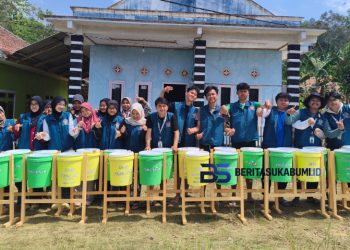 Atasi Masalah Lingkungan, Mahasiswa KKN OVOD UMMI Kelompok 01 Bangun Biopori dan Fasilitas Sampah di Desa Mekarsari