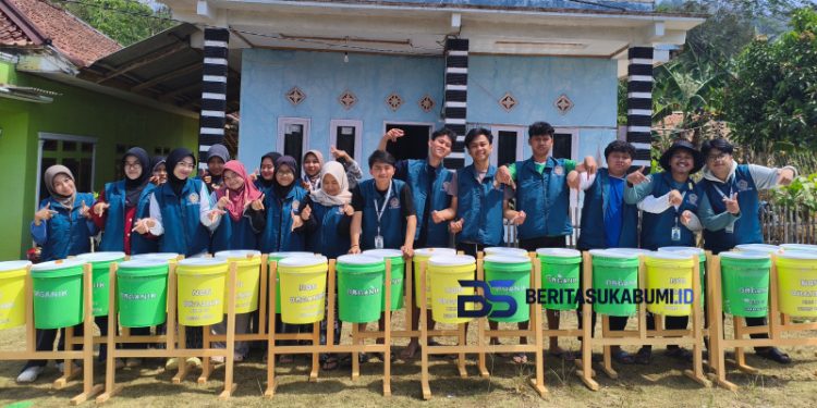 Atasi Masalah Lingkungan, Mahasiswa KKN OVOD UMMI Kelompok 01 Bangun Biopori dan Fasilitas Sampah di Desa Mekarsari