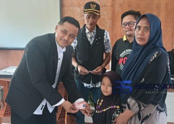 Penuhi Hak Dasar Warga, Pemdes Caringin Bersama UPT Dukcapil Cicurug Gelar Layanan Jemput Bola