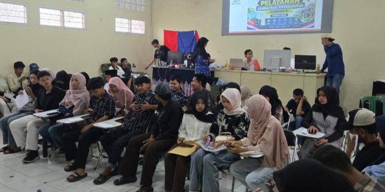 Jemput Bola Disdukcapil Wilayah III Cicurug di Parungkuda, Sasar 283 Pemula Usia 17 Tahun