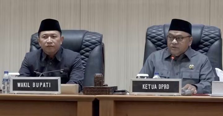 Pemkab Sukabumi Sampaikan Strategi Penataan Perangkat Daerah dalam Rapat Paripurna DPRD