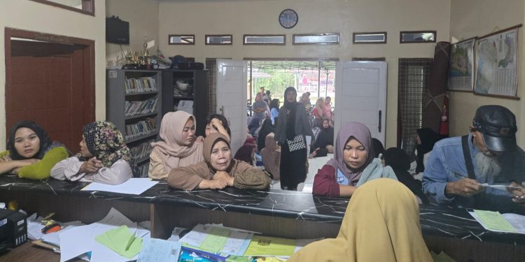 Layanan Jemput Bola Dukcapil Wilayah Cicurug Diserbu Warga Desa Langensari