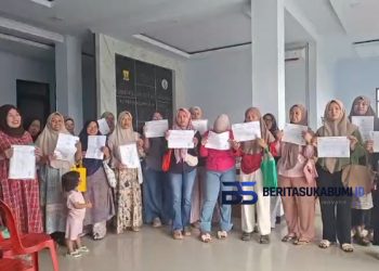 Jemput Bola Adminduk di Desa Kalapanunggal, Warga Ucapkan Terima Kasih ke Bupati dan Wakil Bupati Sukabumi