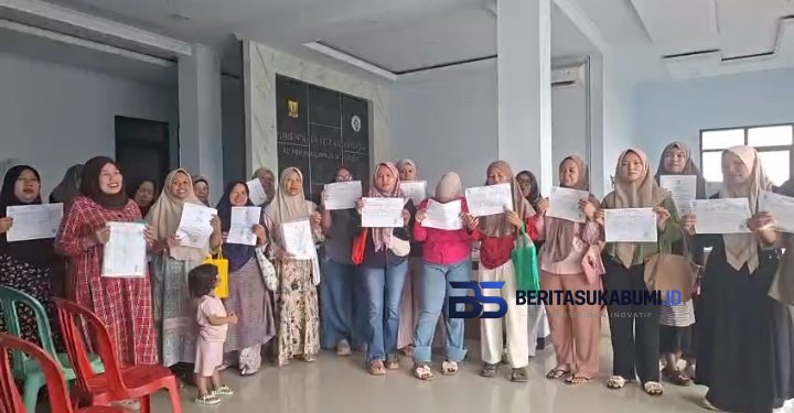 Jemput Bola Adminduk di Desa Kalapanunggal, Warga Ucapkan Terima Kasih ke Bupati dan Wakil Bupati Sukabumi