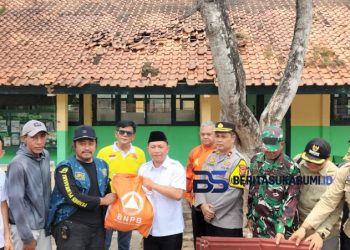 Wakil Bupati Sukabumi Turun Langsung Tinjau Dampak Angin Puting Beliung di Cicurug, Bawa Bantuan Sembako dan Material Bangunan